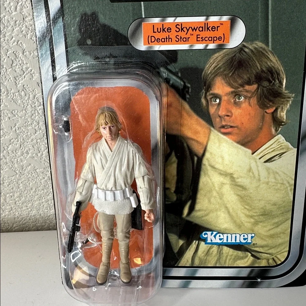 Star Wars The‎ Vintage Collection Luke Skywalker Action Figure New in Package!